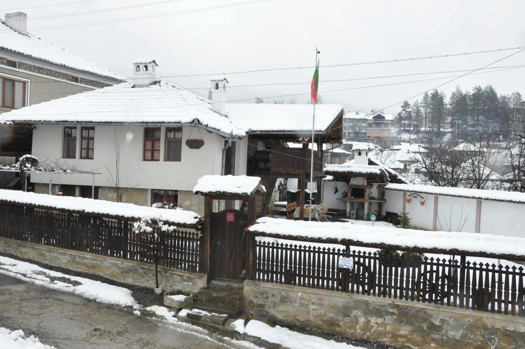 Dyadovata Kashta Hotel Elena Exterior photo